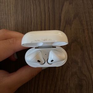 Apple AirPods (1st generation)